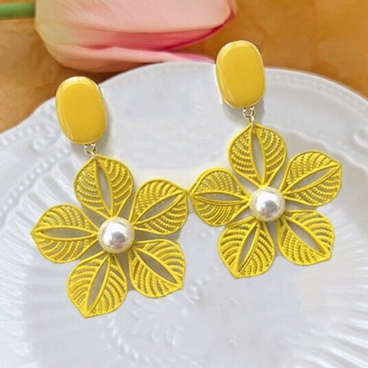 Charming Earring for Any Occasion