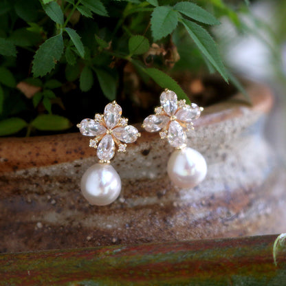 Romantic Pearl Earring for Special Moments