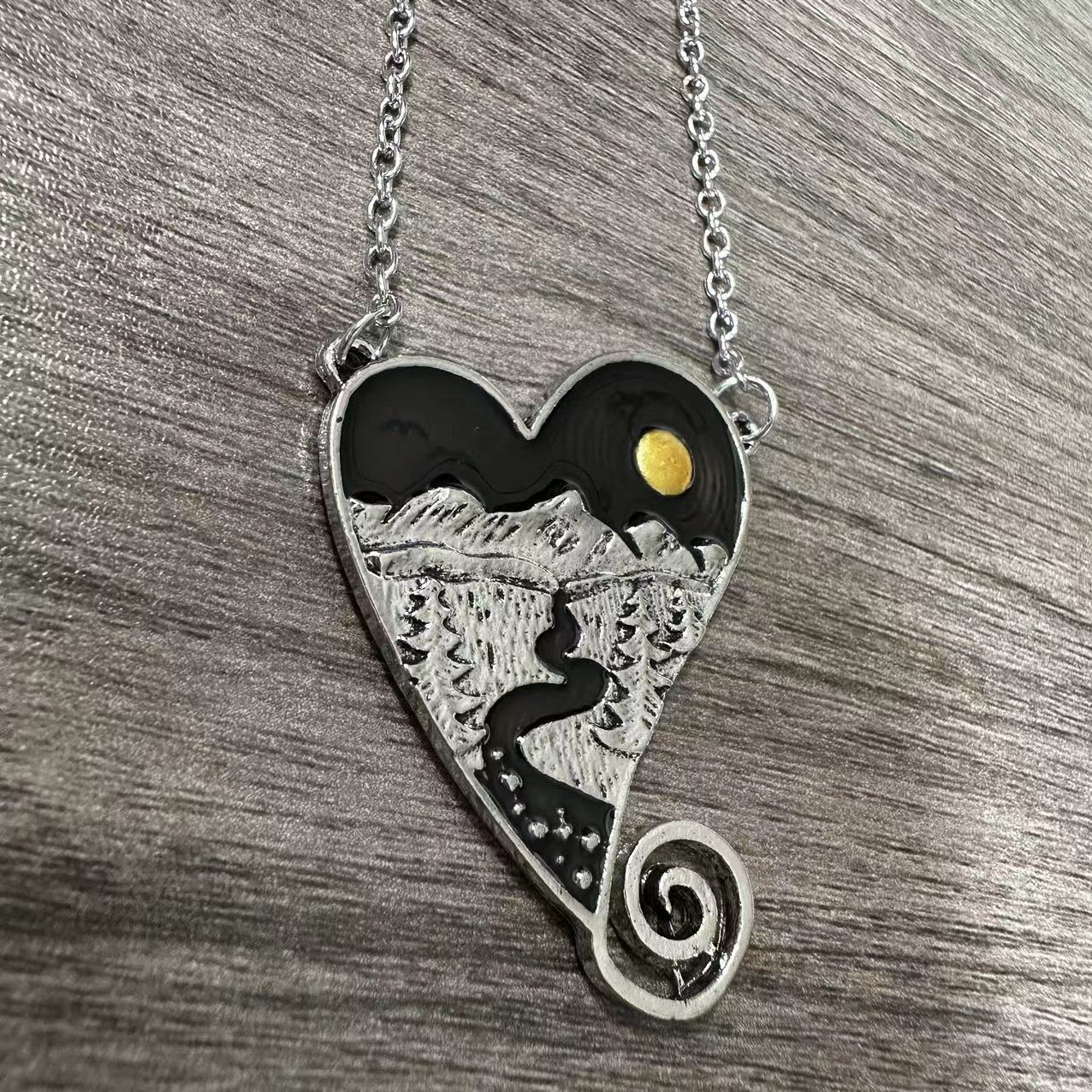 Stunning Necklace for Daily Wear