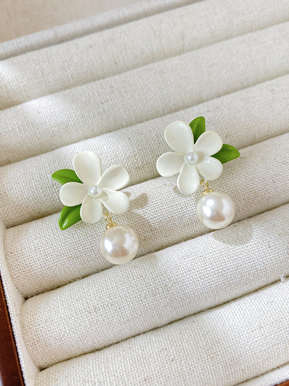 Romantic Pearl Earring for Special Moments