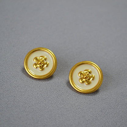Romantic Gold Earring for Special Moments