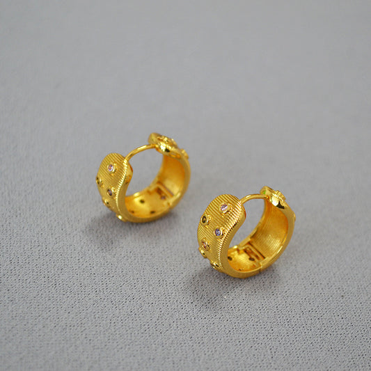 Charming Gold Earring for Any Occasion