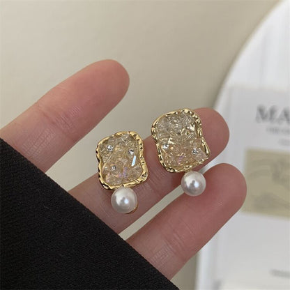 Classic Pearl Earring with Timeless Appeal
