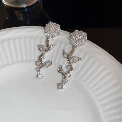 Charming Earring for Any Occasion