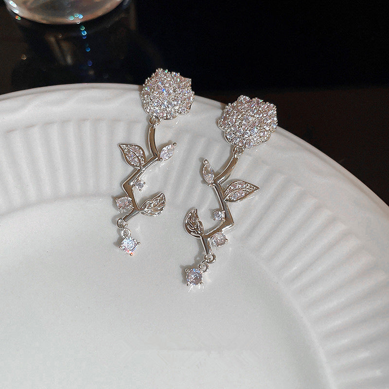 Charming Earring for Any Occasion