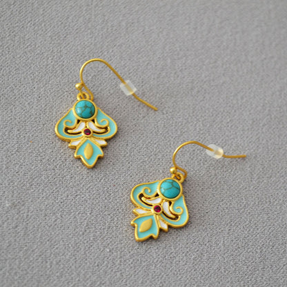 Classic Gold Earring with Timeless Appeal