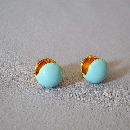 Romantic Gold Earring for Special Moments