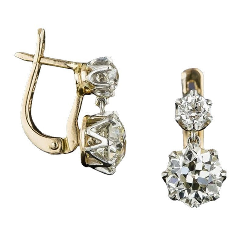 Charming Gold Earring for Any Occasion