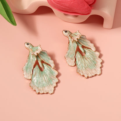 Classic Gold Earring with Timeless Appeal