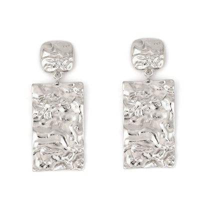 Classic Gold Earring with Timeless Appeal