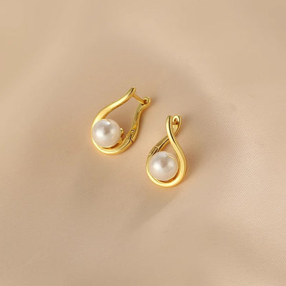 Classic Pearl Earring with Timeless Appeal