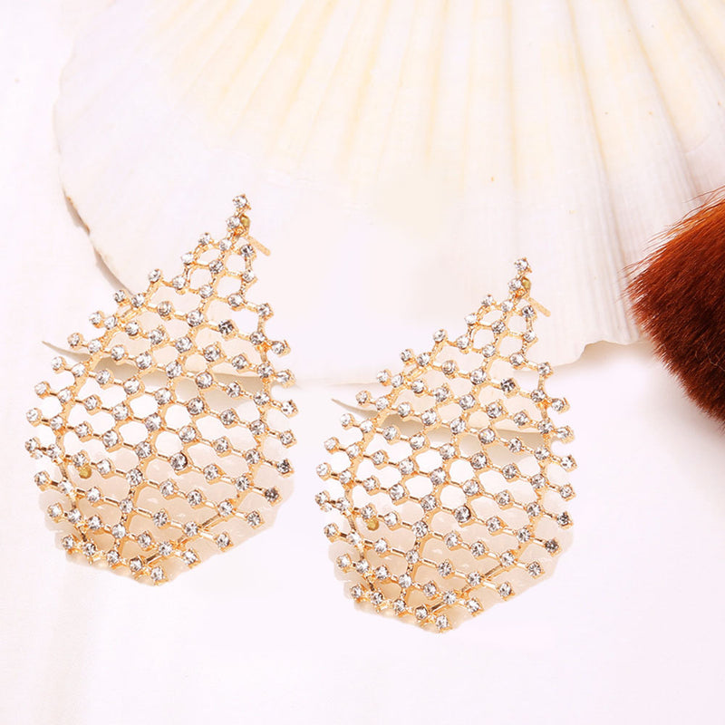 Charming Gold Earring for Any Occasion