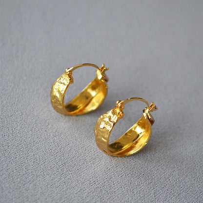 Elegant Gold Earring for Every Occasion