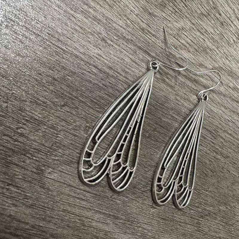 Charming Silver Earring for Any Occasion