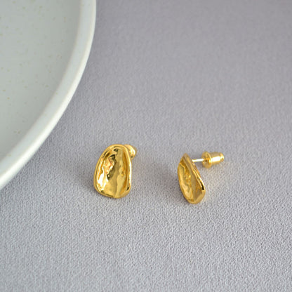 Charming Silver Earring for Any Occasion