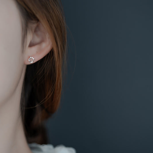 Charming Earring for Any Occasion
