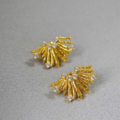 Charming Silver Earring for Any Occasion