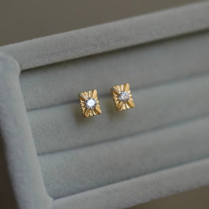 Charming Earring for Any Occasion