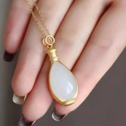 Classic Silver Necklace with Timeless Appeal