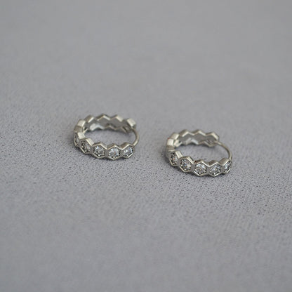 Classic Gold Earring with Timeless Appeal