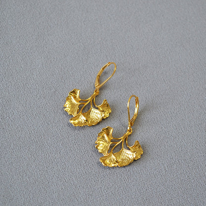 Charming Gold Earring for Any Occasion