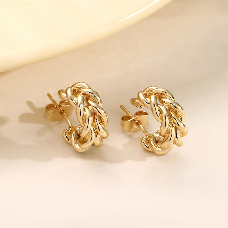 Romantic Gold Earring for Special Moments