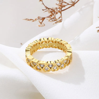 Classic Gold Ring with Timeless Appeal
