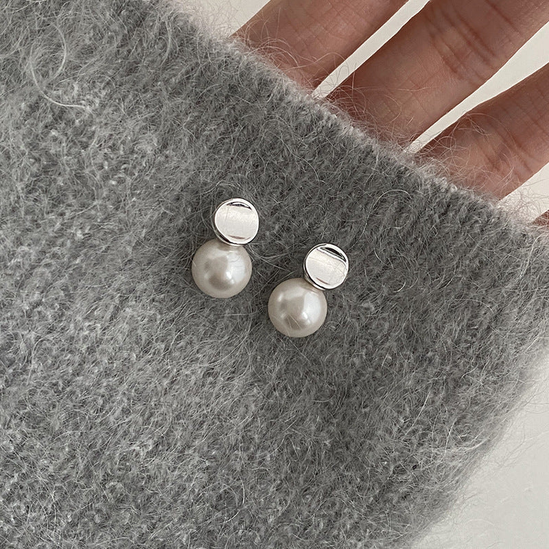 Beautiful Pearl Earring with Unique Style