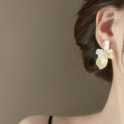 Romantic Pearl Earring for Special Moments