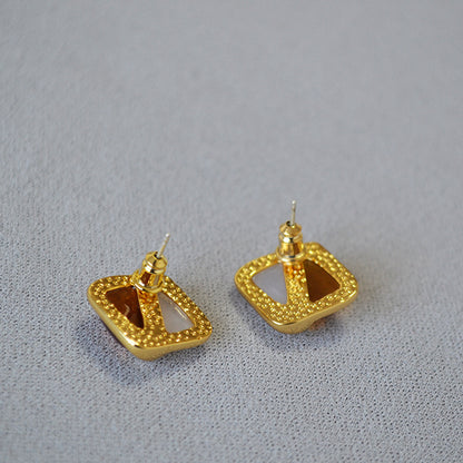 Romantic Gold Earring for Special Moments