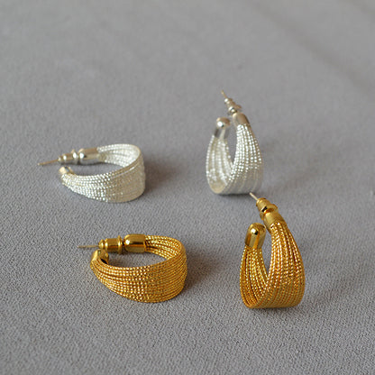 Romantic Gold Earring for Special Moments