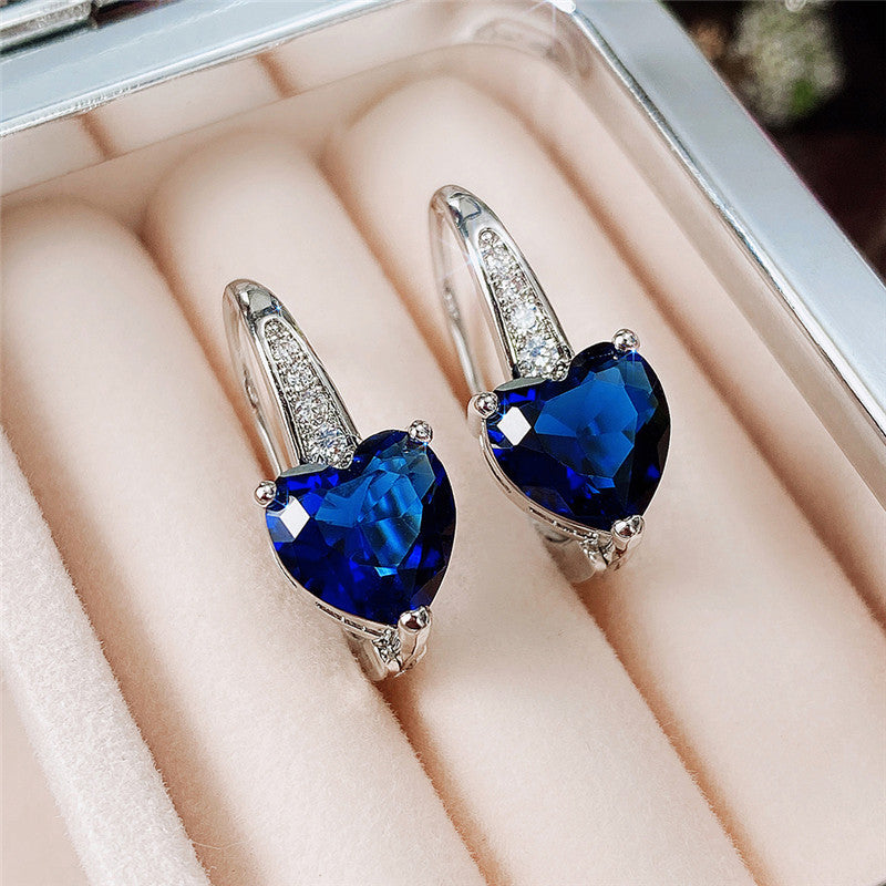 Charming Earring for Any Occasion