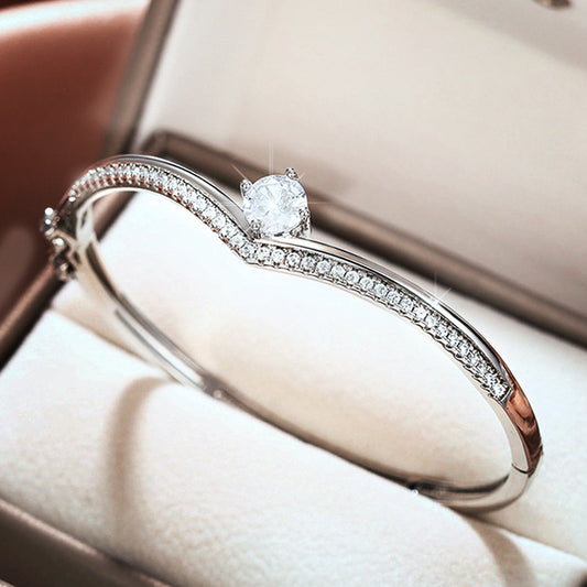 Charming Piece for Any Occasion