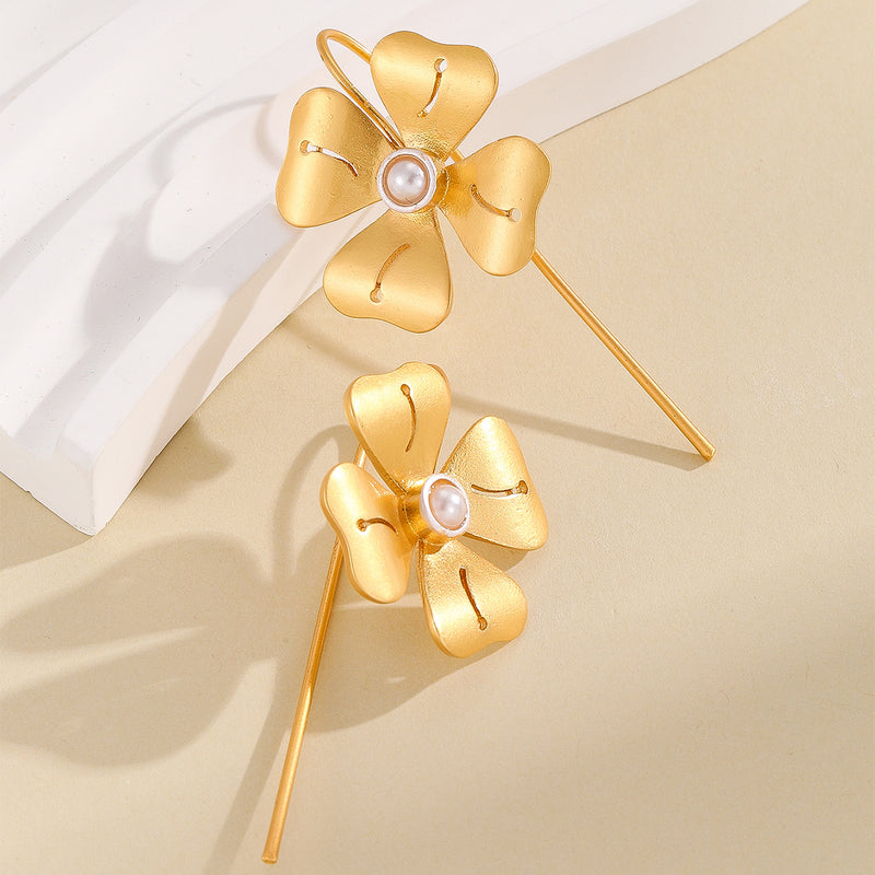 Beautiful Gold Earring with Unique Style