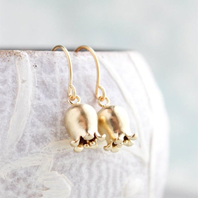 Classic Gold Earring with Timeless Appeal