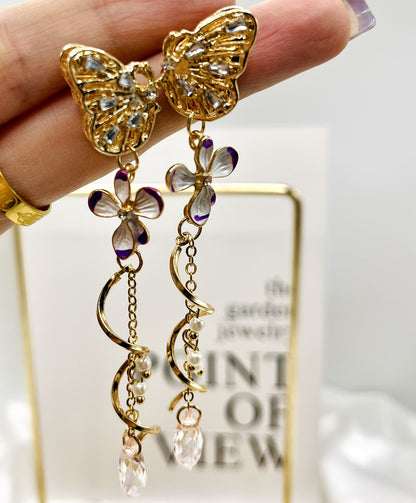 Classic Gold Earring with Timeless Appeal