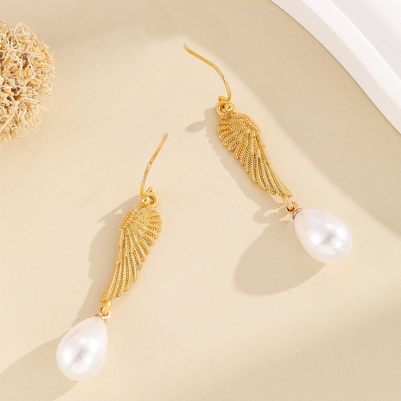 Charming Gold Earring for Any Occasion