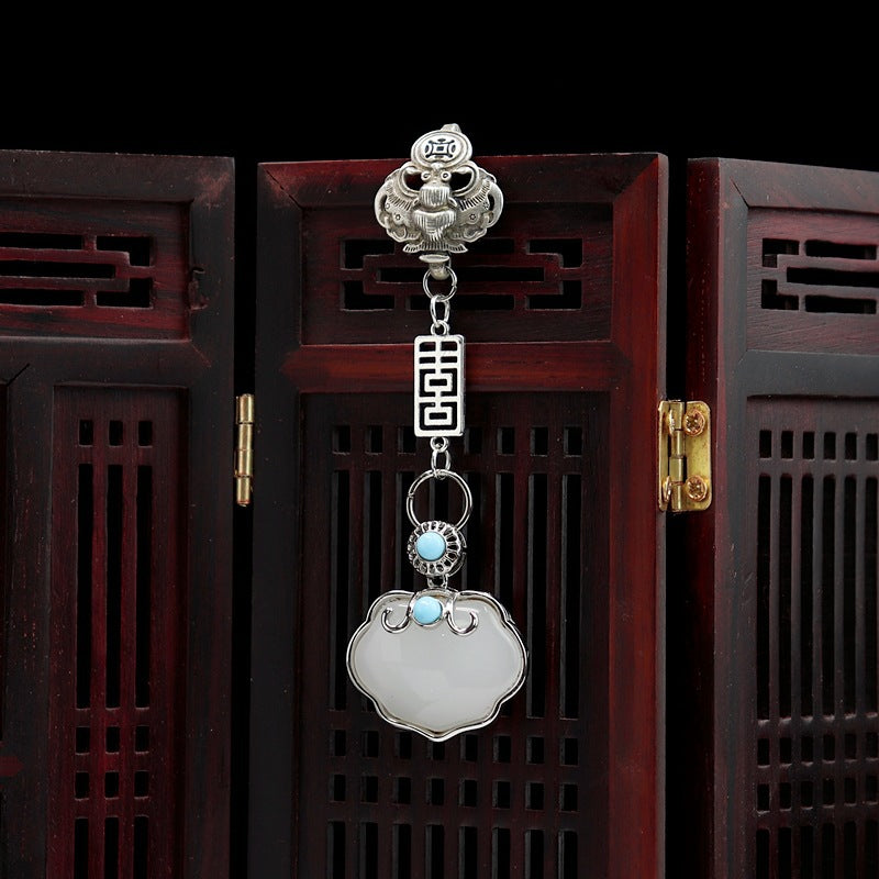 Classic Silver Pendant with Timeless Appeal
