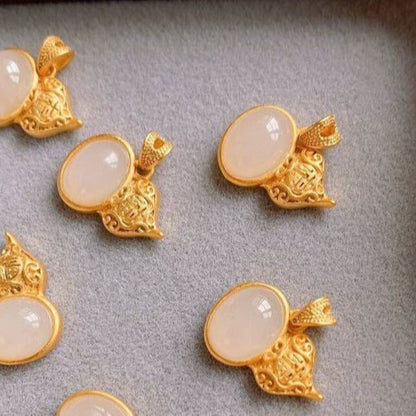 Elegant Gold Pendant for Every Occasion