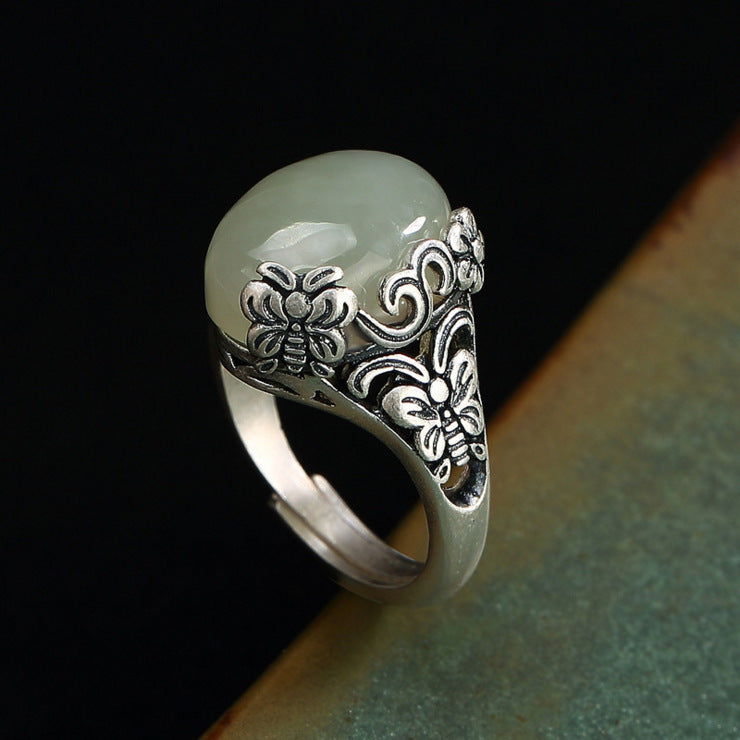 Classic Silver Ring with Timeless Appeal