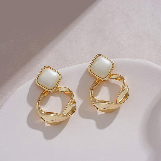 Charming Earring for Any Occasion