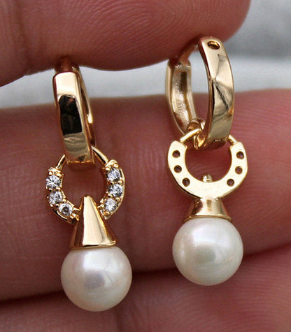 Charming Gold Earring for Any Occasion