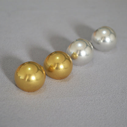 Classic Gold Earring with Timeless Appeal