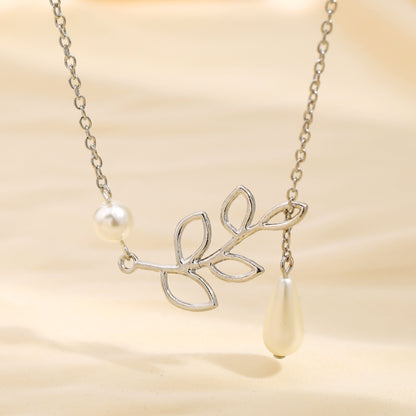 Beautiful Pearl Necklace with Unique Style