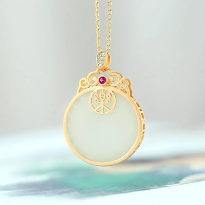 Romantic Silver Necklace for Special Moments