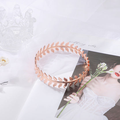 Classic Gold Bracelet with Timeless Appeal