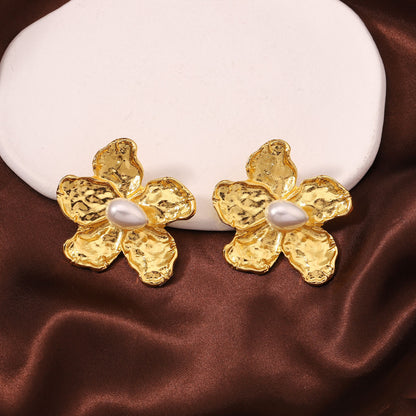 Romantic Pearl Earring for Special Moments