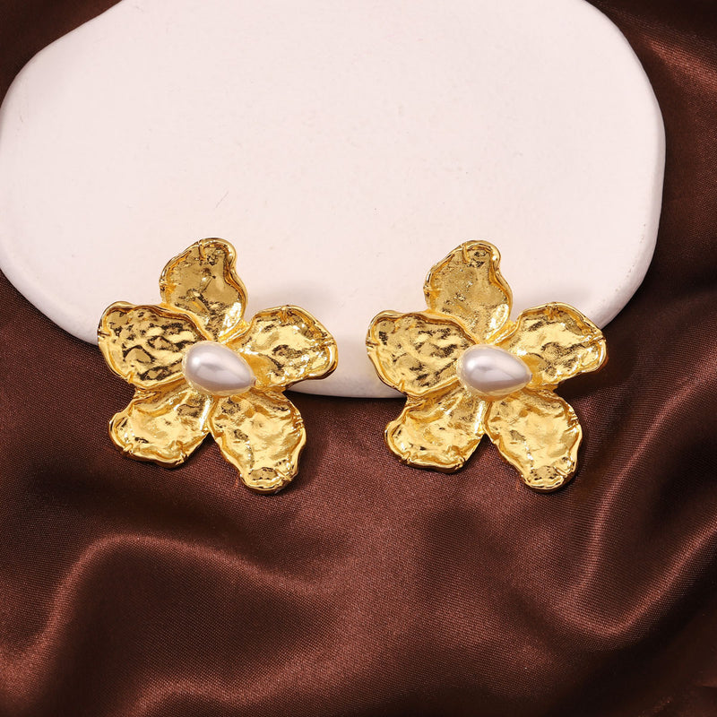 Romantic Pearl Earring for Special Moments