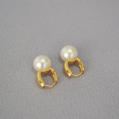 Beautiful Gold Earring with Unique Style