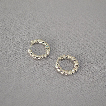Charming Gold Earring for Any Occasion